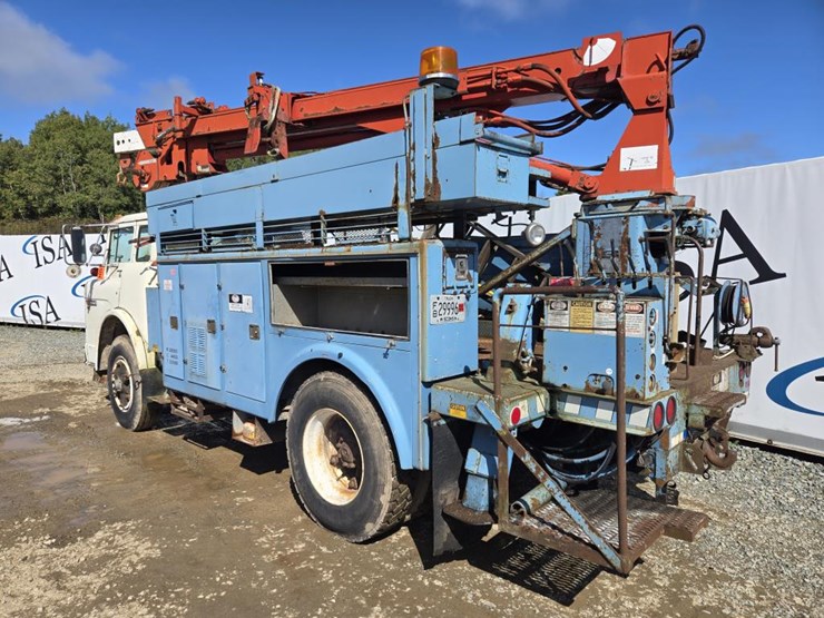 1990-ford-8000-image-3