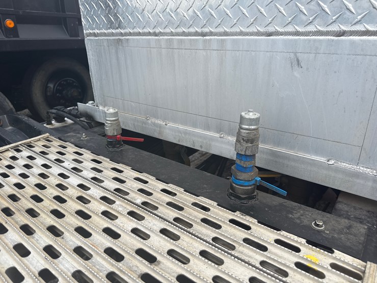 2014-peterbilt-389-image-17