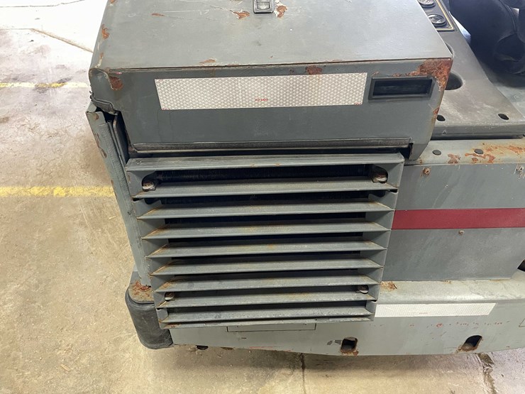 #13380-•-advanced-6250-floor-sweeper-image-26