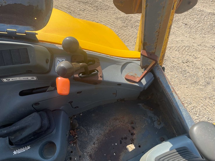 #13315-•-2003-lb110-backhoe-loader-image-70