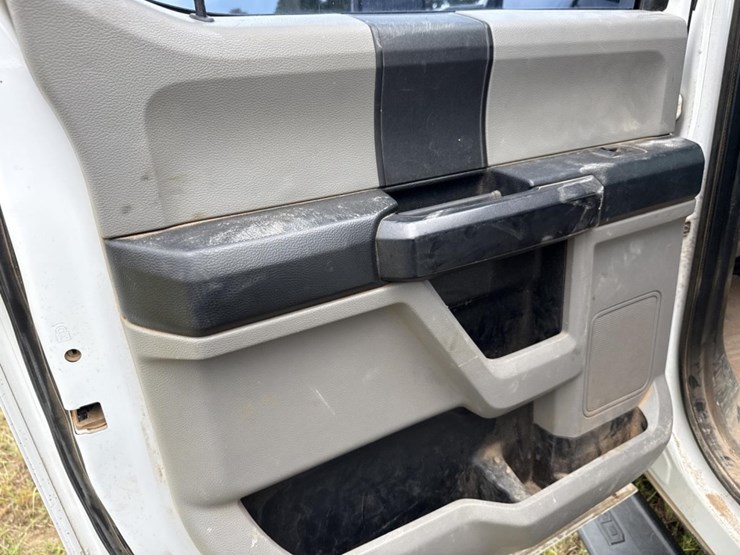 2020-ford-f550-image-36