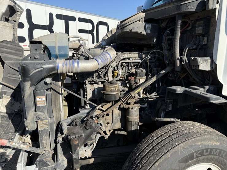 2020-peterbilt-579-image-12