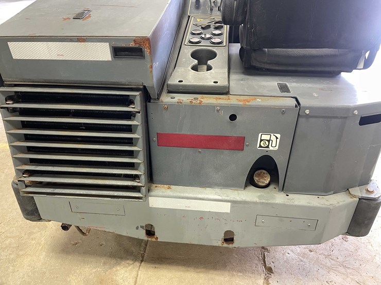 #13380-•-advanced-6250-floor-sweeper-image-9