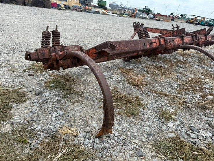 #23943-•-jeoffroy-mfg-14’-chisel-plow-image-7