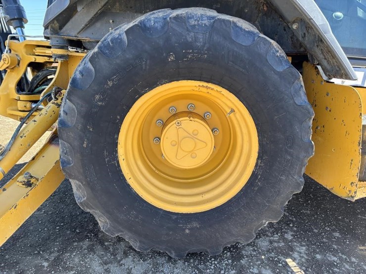 2019-deere-310l-ep-image-30