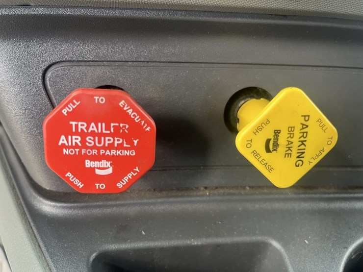 2020-kenworth-t680-image-74
