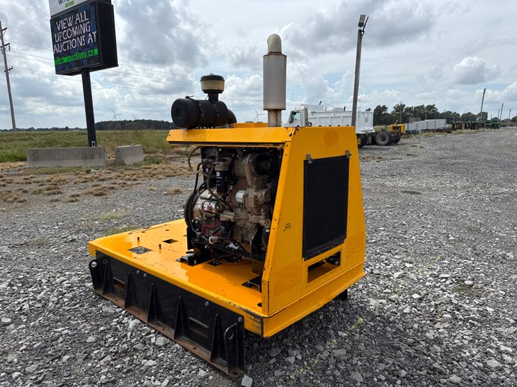 2015-john-deere-4045t-image-1