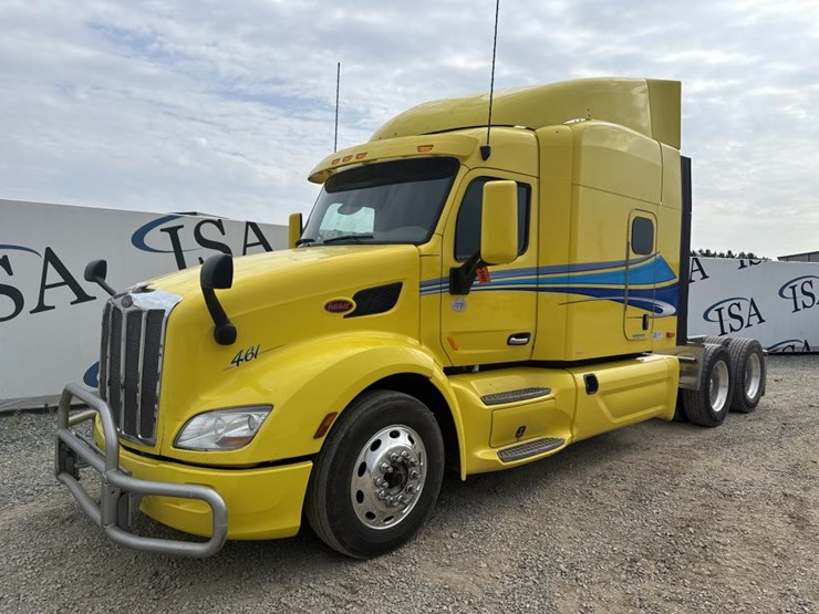 2019-peterbilt-579-image-1