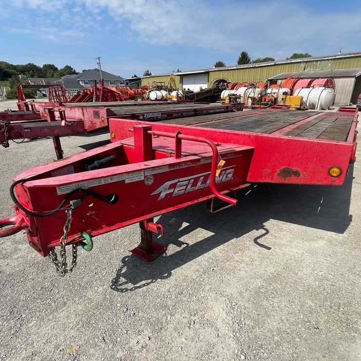 #13353 • 2015 Felling Flatbed Trailer (Has WI Title)