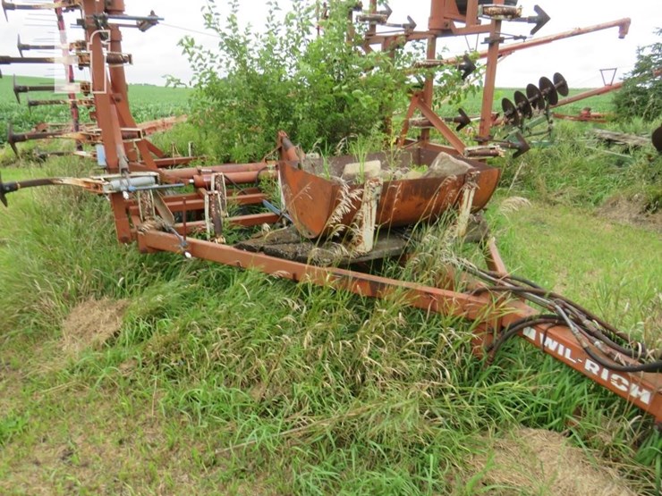 wil-rich-22'-older-field-cultivator-23-image-3
