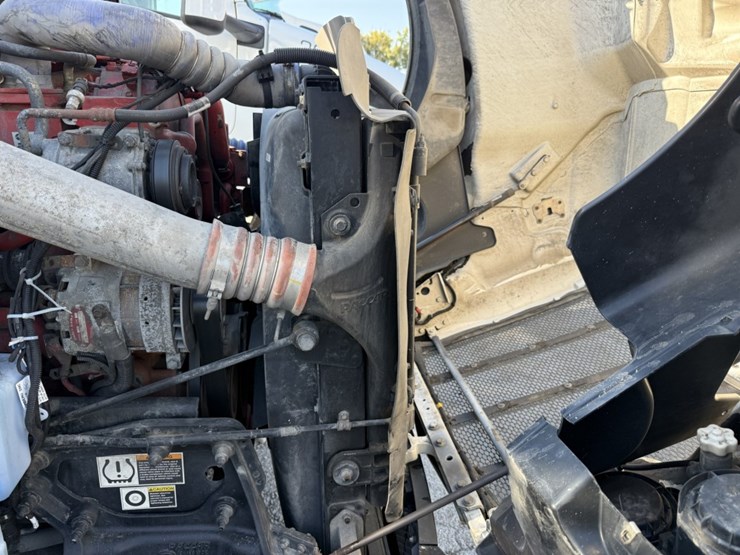 2022-peterbilt-579-image-21