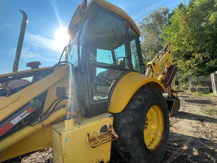 #13311-•-2001-new-holland-lb110e-backhoe-loader-image-16