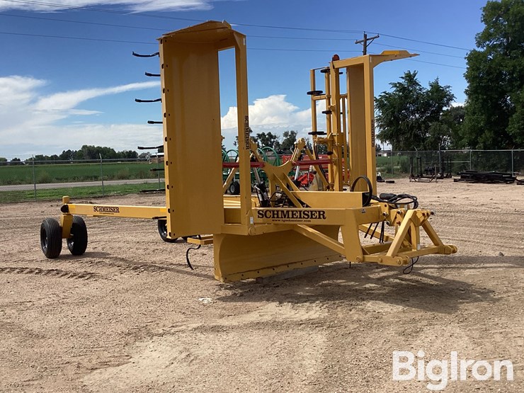 2022-schmeiser-svt24r-24'-varitrak-folding-3-pt-land-leveler-image-3