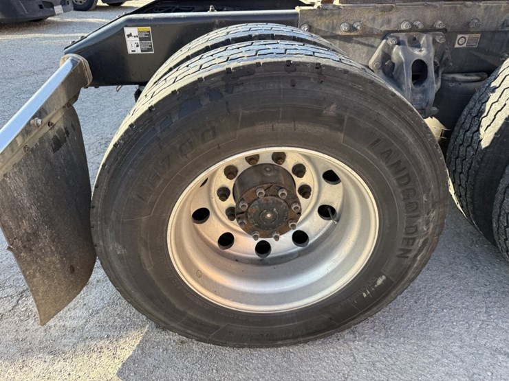 2020-peterbilt-579-image-63