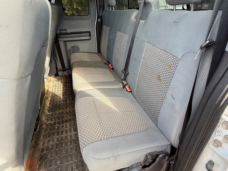 2010-ford-f250-xl-image-23