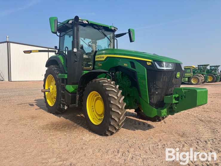 2024-john-deere-8r-250-image-3