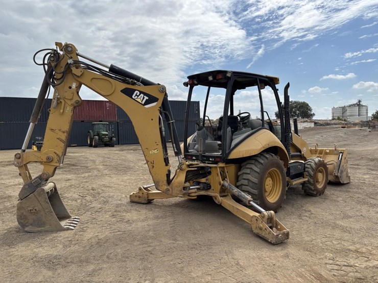 2013-caterpillar-420f-image-3