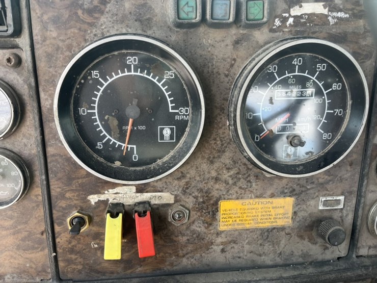 kenworth-w900b-image-47