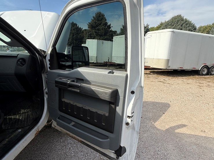 2010-ford-f250-xl-image-38