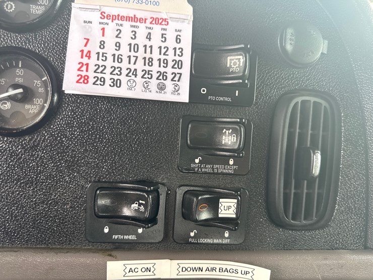 2014-peterbilt-389-image-50