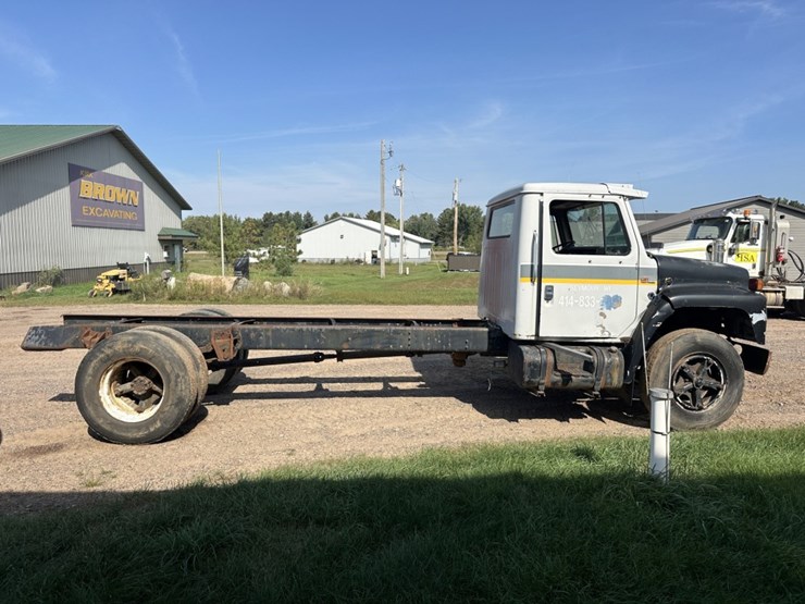 #1414-•-1986-international-1654-straight-truck-image-5