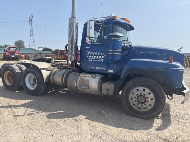 #1314-•-2000-mack-rd-600-day-cab-truck-tractor-image-4