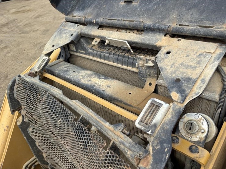2013-caterpillar-420f-image-55