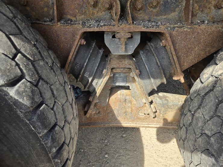 #1243-•-2002-international-6x4-dump-truck-image-43