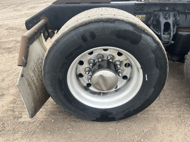 2020-kenworth-t680-image-105