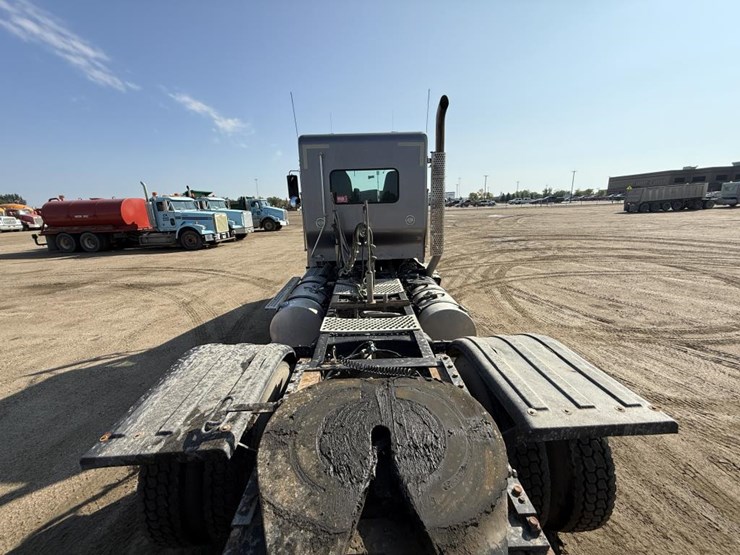 2013-kenworth-t800-image-18