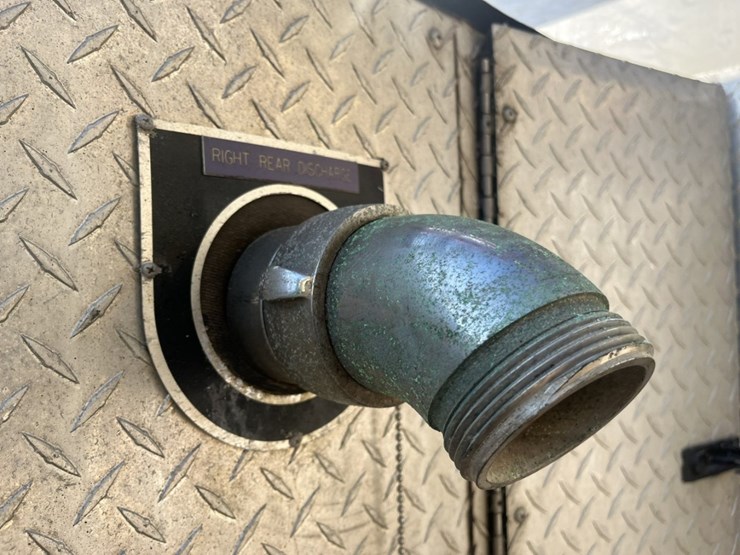 1996-freightliner-fl80-image-106