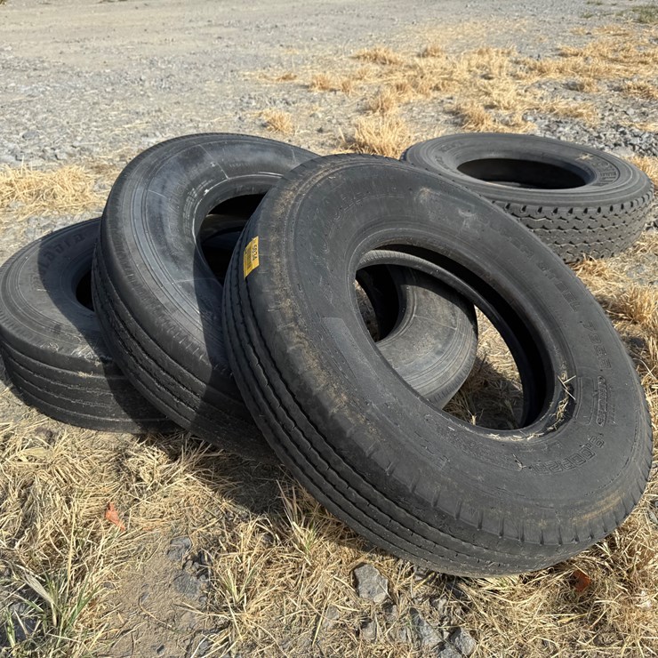 #5034 • Lot of (3) Miscellaneous Tires -INV# 5034
