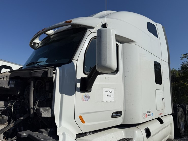 2020-peterbilt-579-image-30