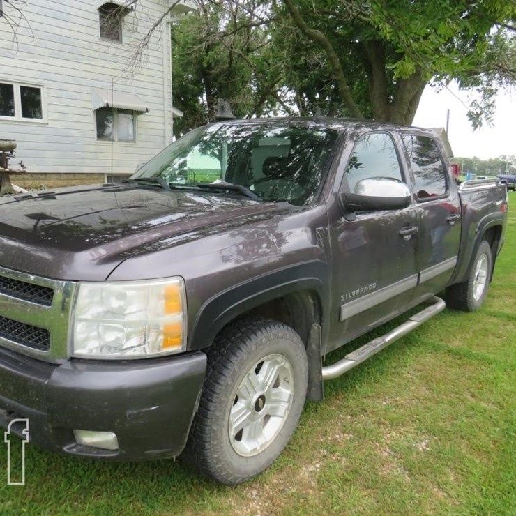 2010 CHEVROLET 1/2 TON 4X4,4 DOOR 48
