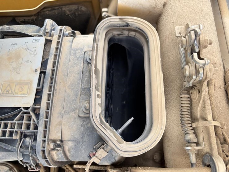 2013-caterpillar-420f-image-59