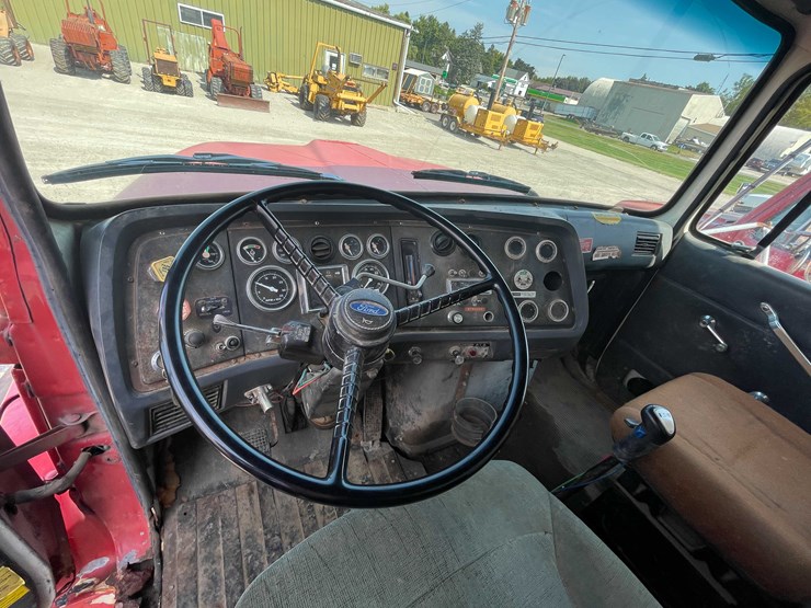 1989-ford-9000-image-48