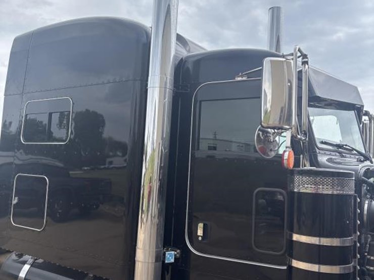 peterbilt-389-image-48