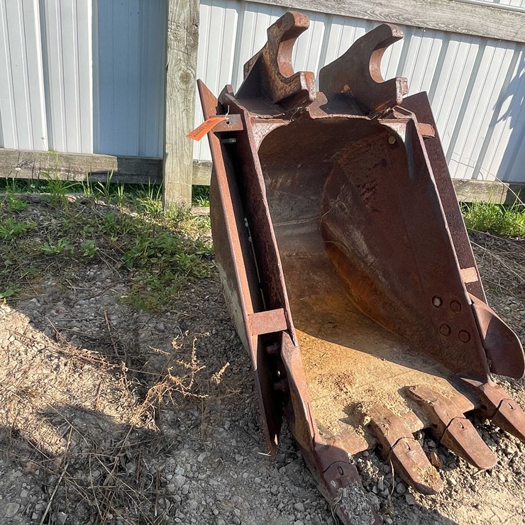 #13386 • Excavator Bucket