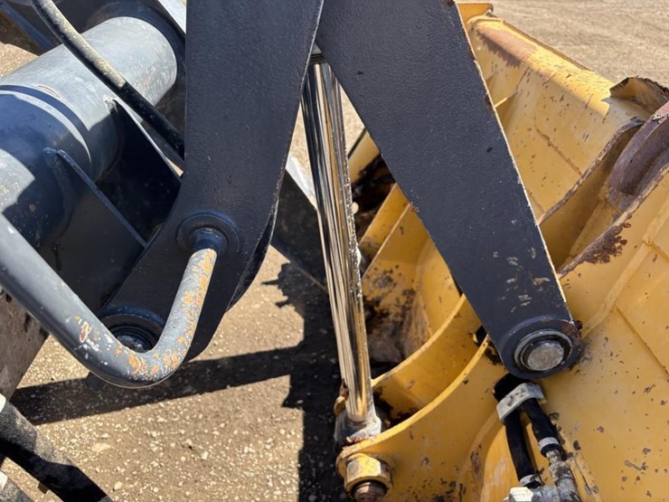 2019-deere-310l-ep-image-14