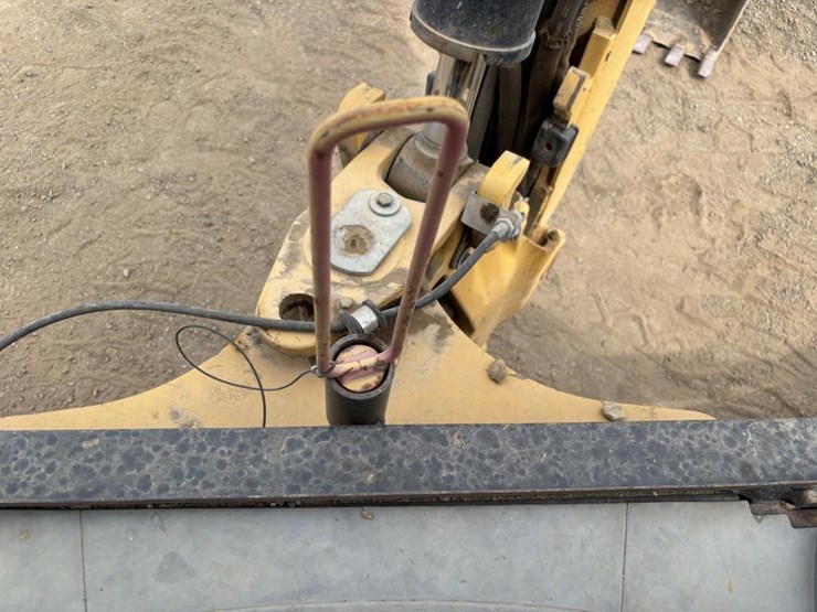2013-caterpillar-420f-image-50