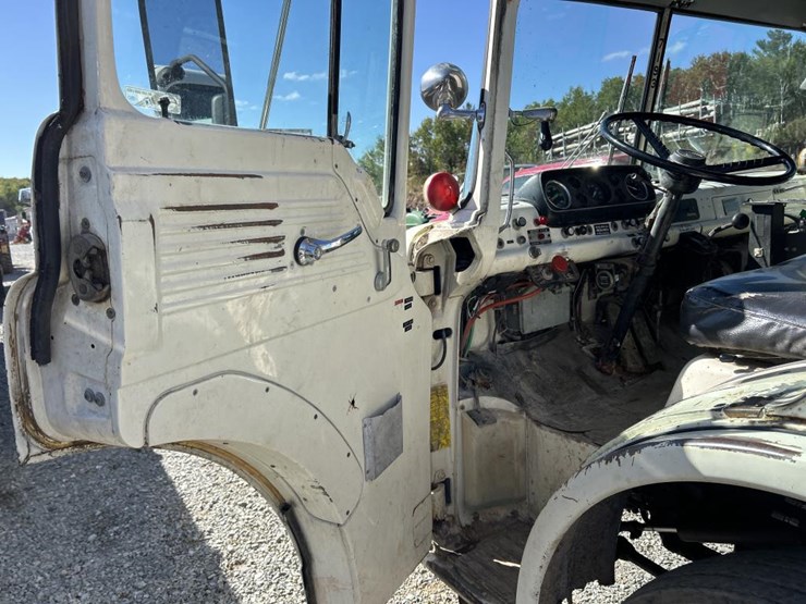 1990-ford-8000-image-54