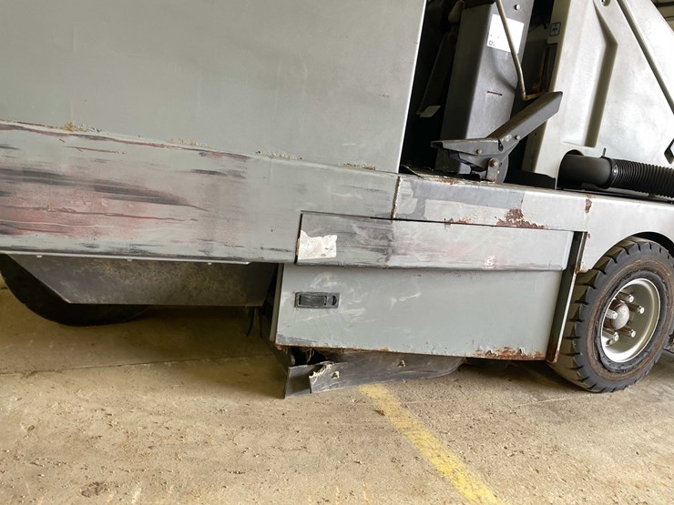 #13380-•-advanced-6250-floor-sweeper-image-44