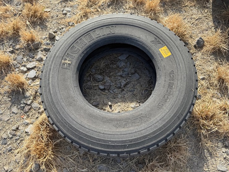 #9733-•-12r22.5-tire-inv#:-9733-image-4