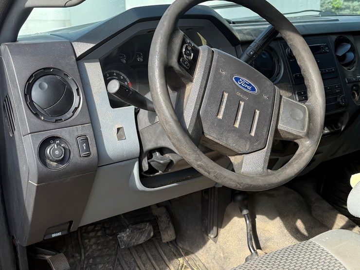 2010-ford-f250-xl-image-19