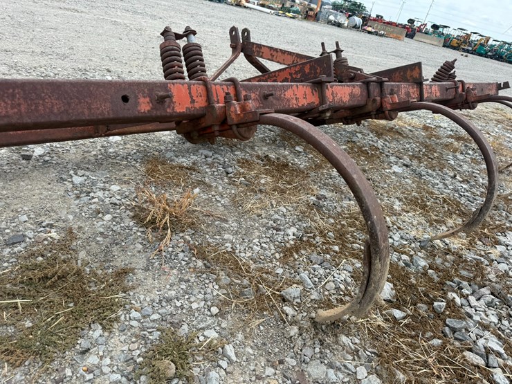 #23943-•-jeoffroy-mfg-14’-chisel-plow-image-8