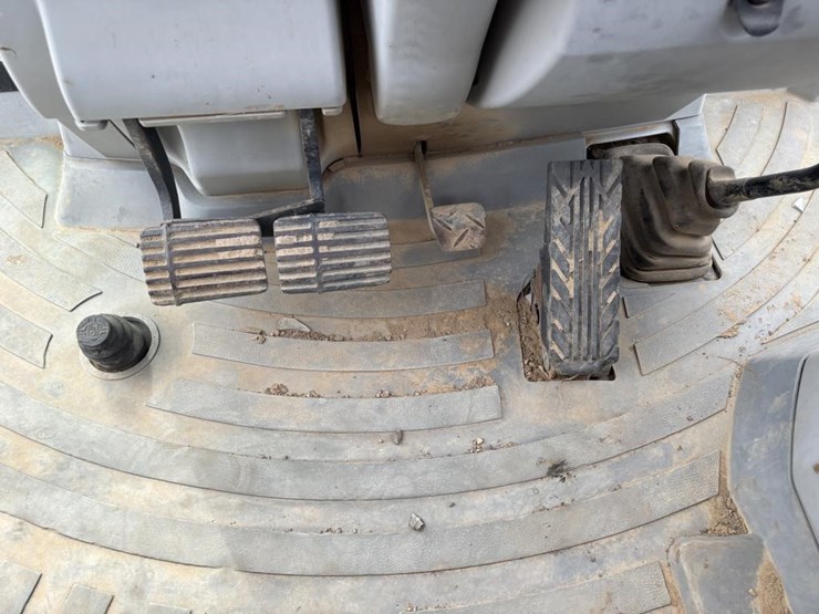 2013-caterpillar-420f-image-53