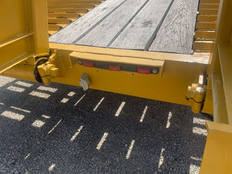 2000-custom-flatbed-image-40
