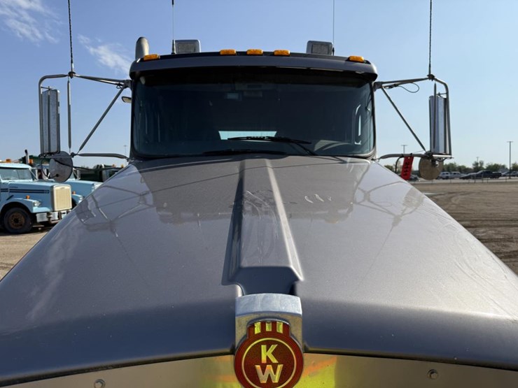 2013-kenworth-t800-image-31