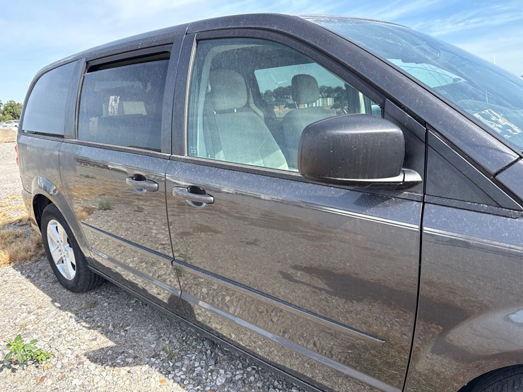 2015-dodge-grand-caravan-image-13