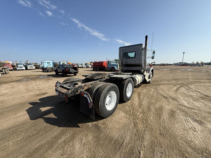 2013-kenworth-t800-image-5